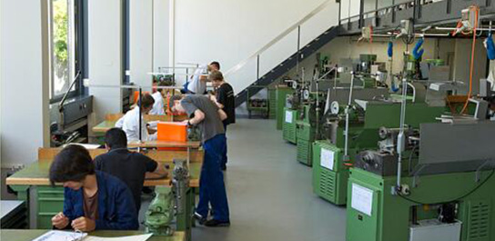 特變電工車(chē)間7S升級中選擇浦豐工作臺